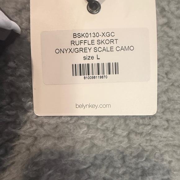 Belyn Key Women’s Golf Camouflage Top with Black Skirt - Picture 7 of 8